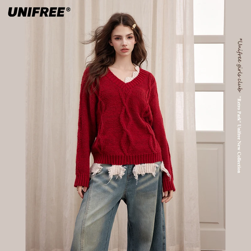 UNIFREE红色破洞设计感V领毛衣秋季新款破坏宽松本命年圣诞节上衣
