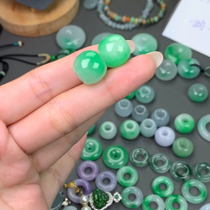 郭***聪路路通吊坠项链一对