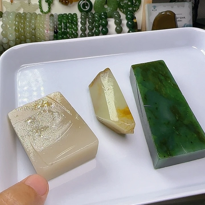 巩***饰未镶嵌和田玉珠宝半成品