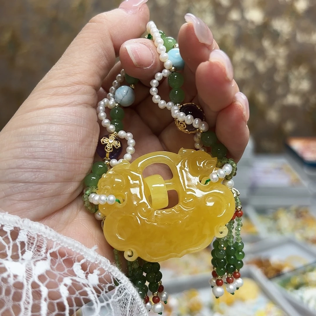 琥珀未镶嵌颈饰琥珀