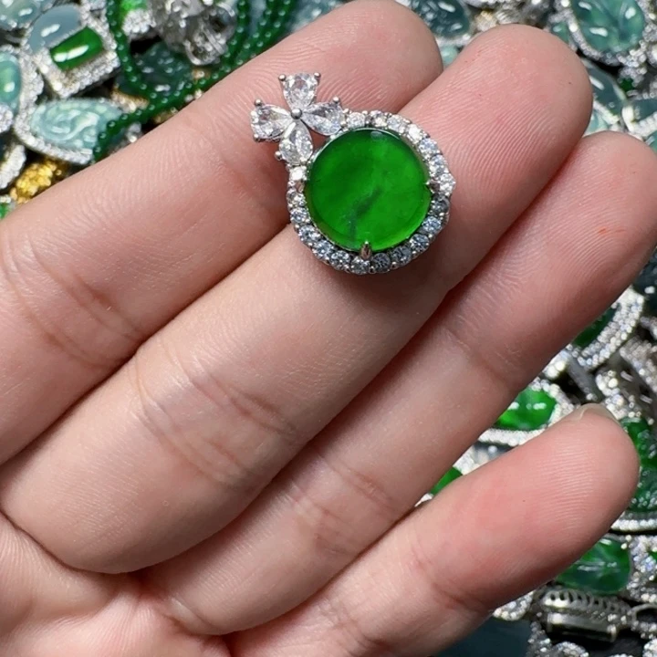 翡翠未镶嵌颈饰天然A货翡翠放漏