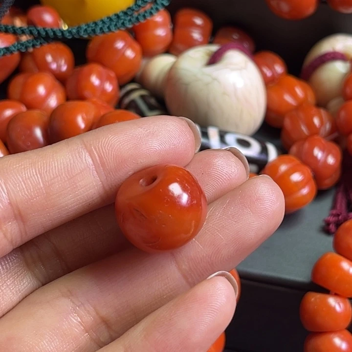 颈饰琉璃千**爹琉璃………..