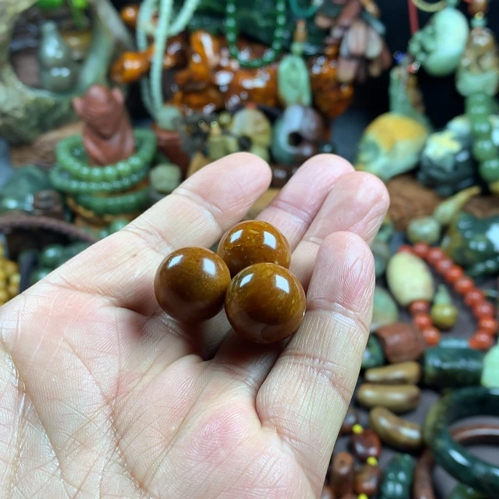 透闪石质玉珠子未镶嵌