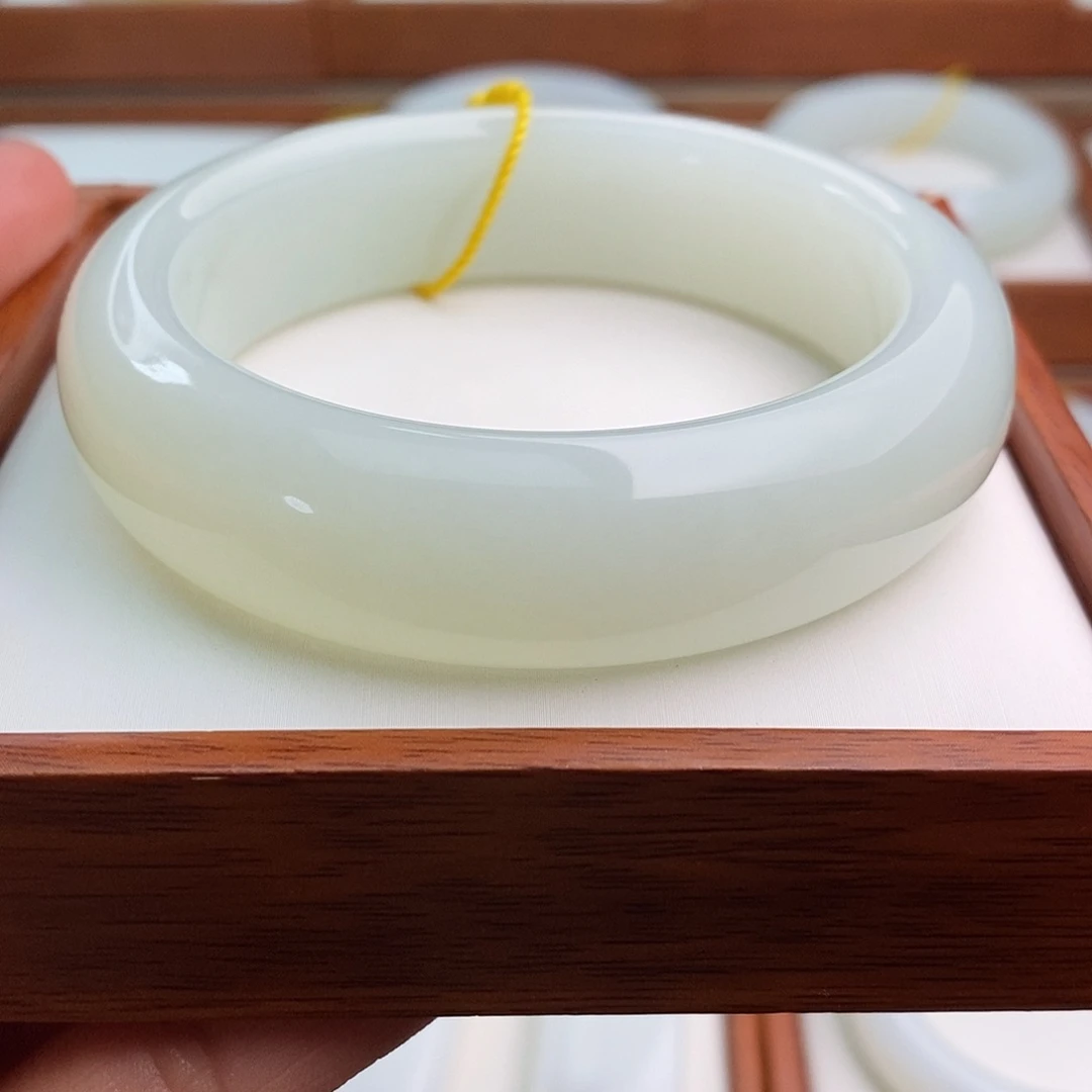 和田玉（白玉）未镶嵌手镯