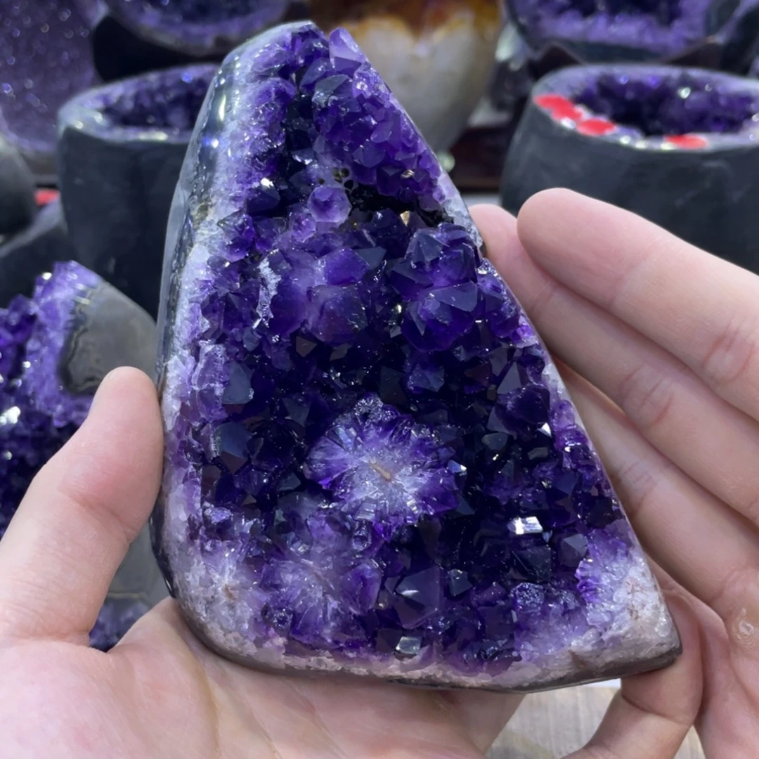 R***n未镶嵌珠宝半成品水晶