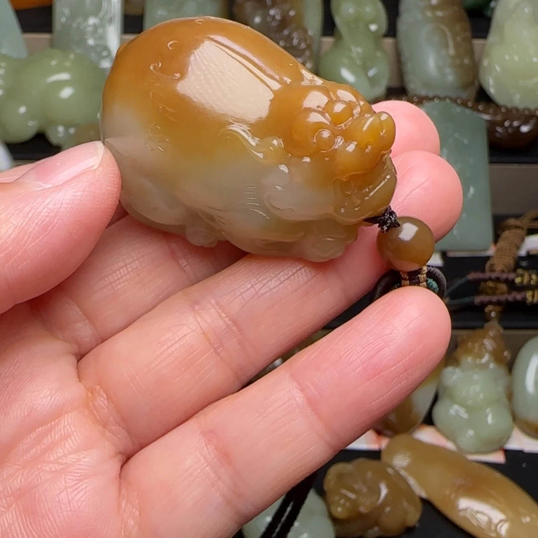 陌***生和田玉未镶嵌颈饰