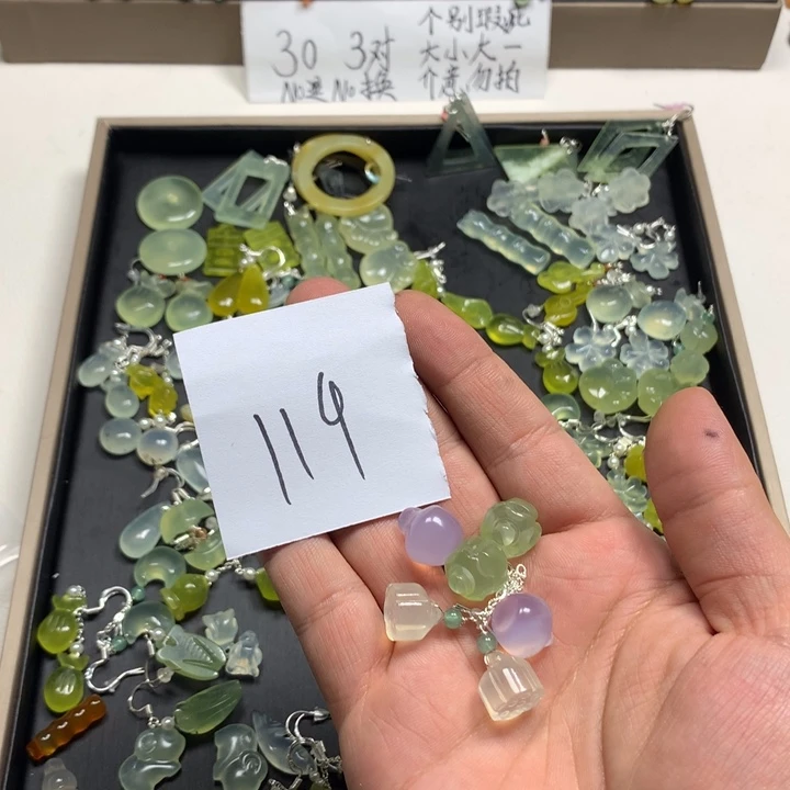 婕***n蛇纹石玉合金耳钉