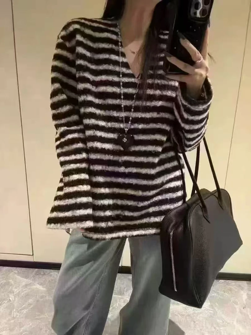 独立女装新款v领。打底衣。
