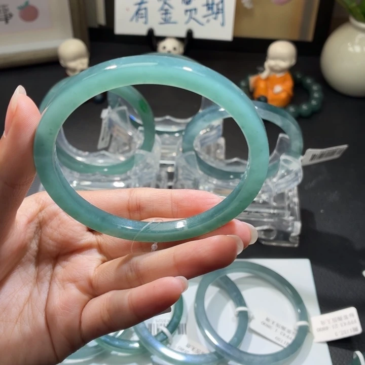 J***K翡翠未镶嵌手镯冰胶蓝