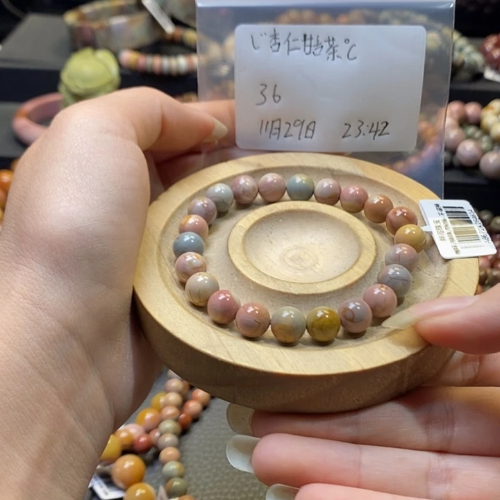 じ***C石英质玉未镶嵌手串