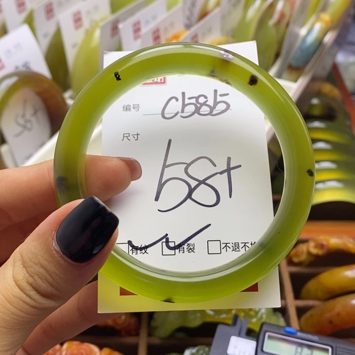 蛇纹石玉手镯未镶嵌