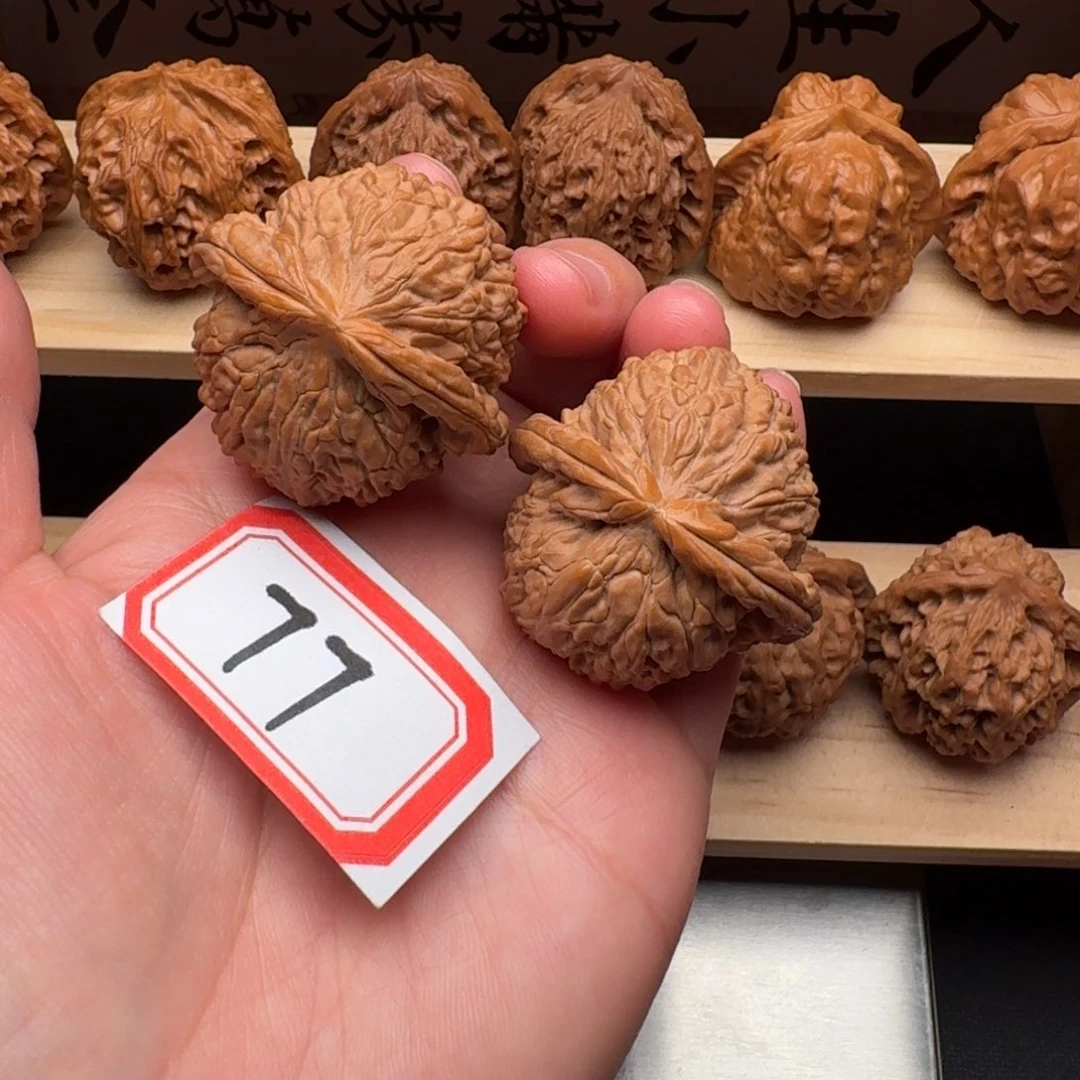 文玩核桃吊坠白狮子41尺