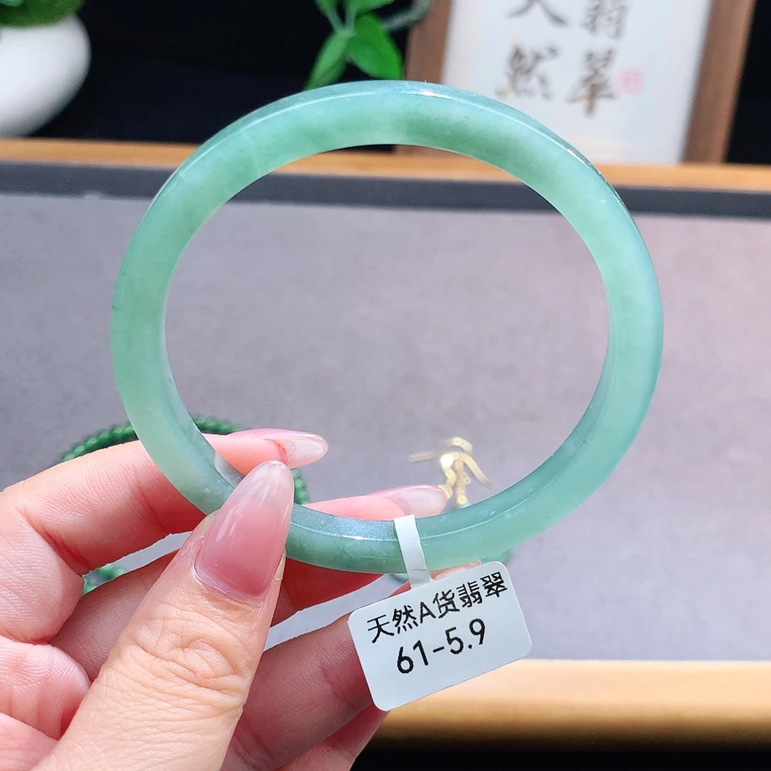 翡翠手镯（圆镯）未镶嵌