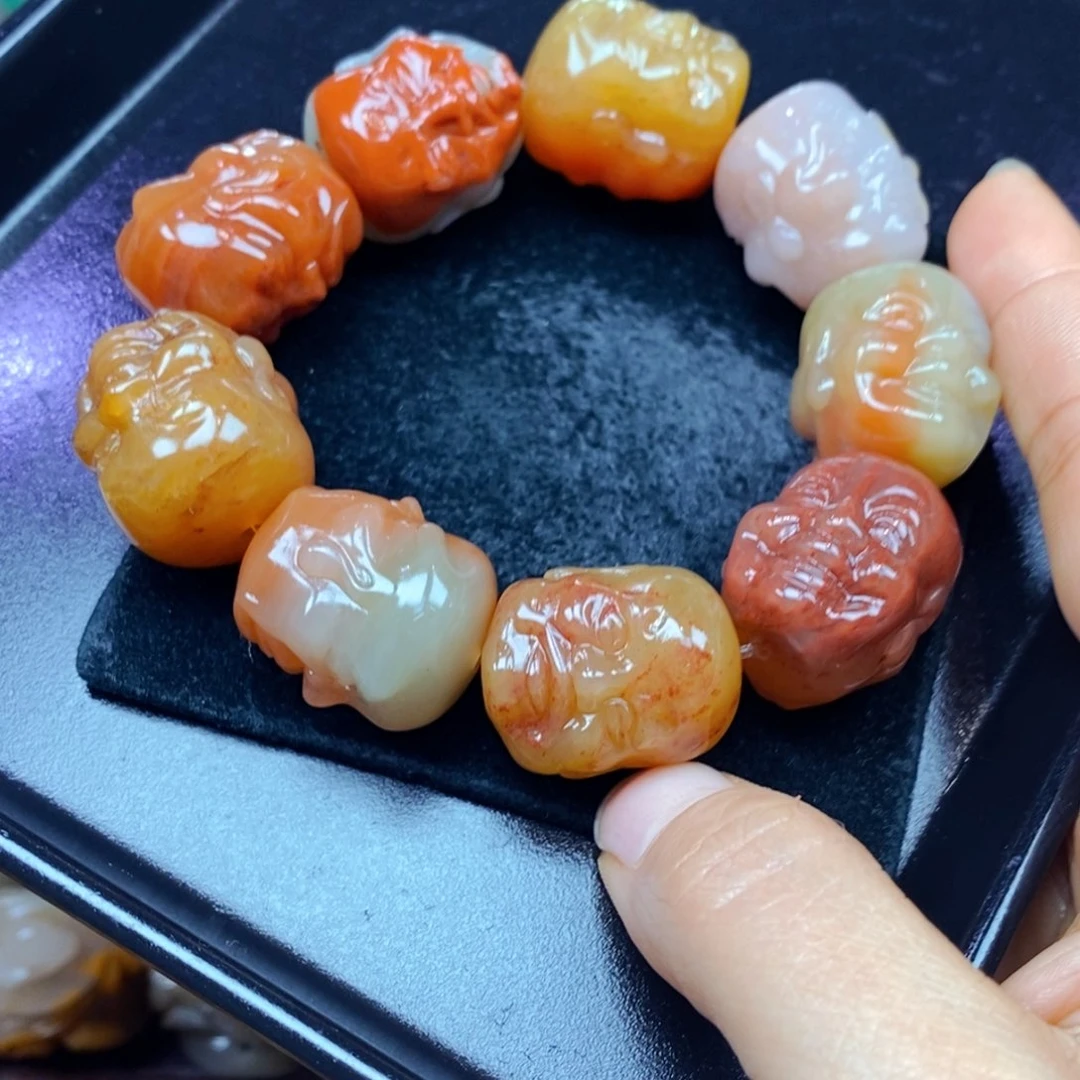未镶嵌石英质玉（黄龙玉）颈饰