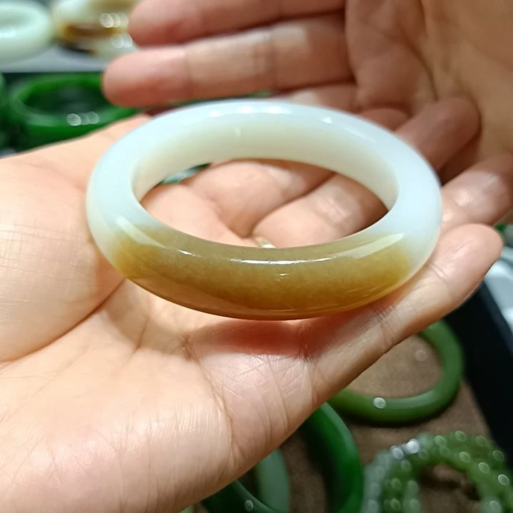 未镶嵌手镯和田玉（糖玉）