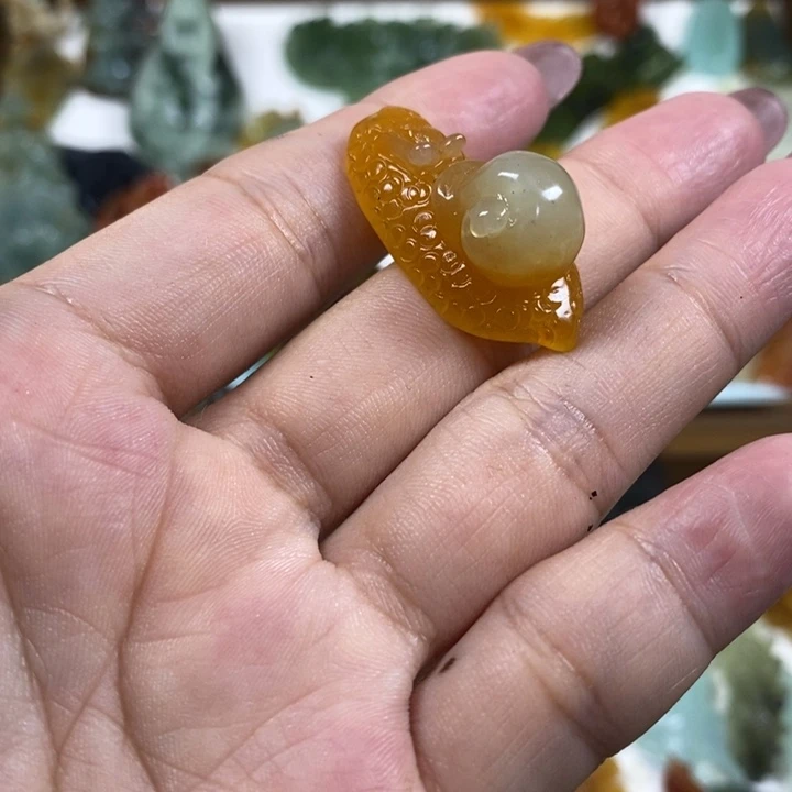 未镶嵌蛇纹石玉吊坠
