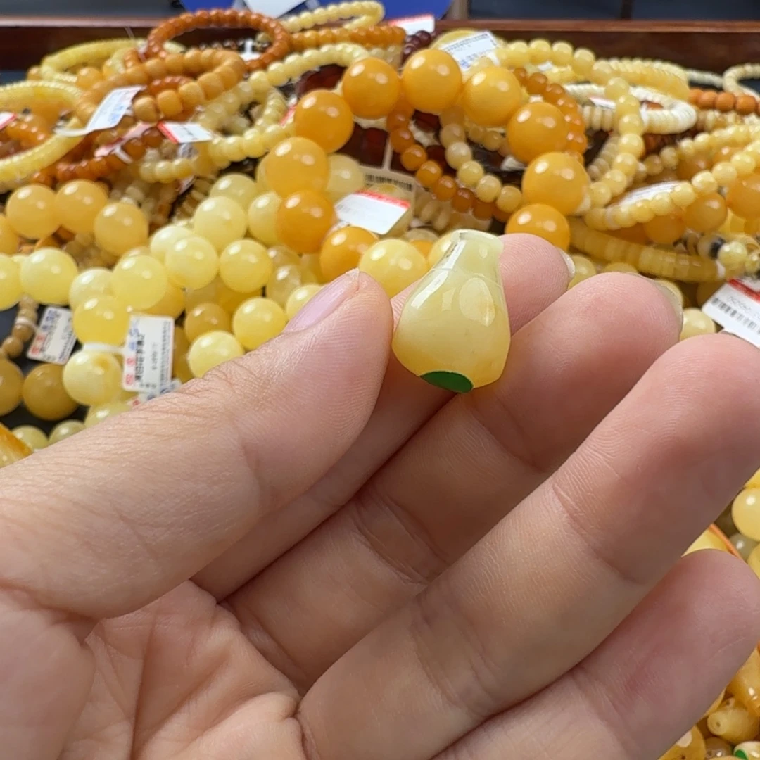 未镶嵌琥珀珠宝奇石