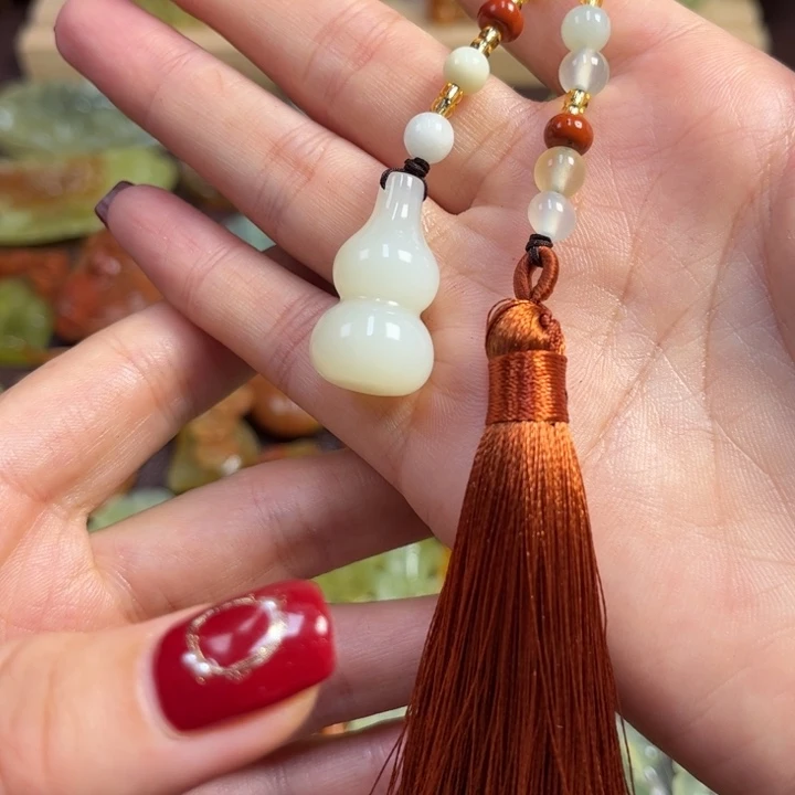 蛇纹石玉颈饰未镶嵌