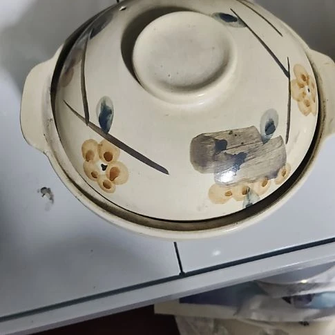 瓷片瓷片，各种摆件，均有瑕疵。沙锅！
