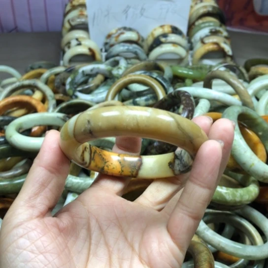 未镶嵌蛇纹石玉手镯胡*轩