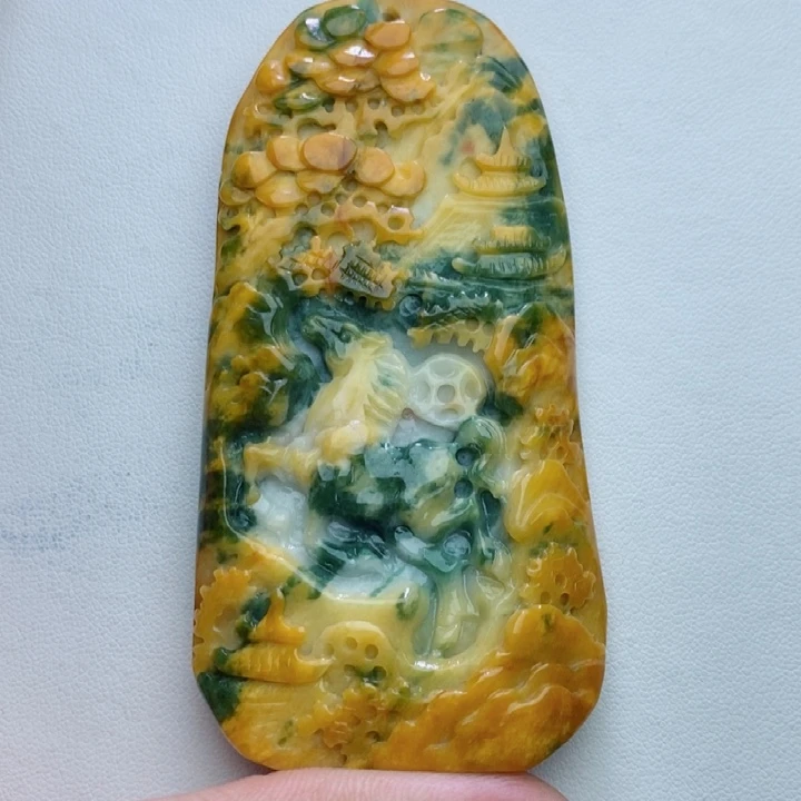 翡翠未镶嵌颈饰山水
