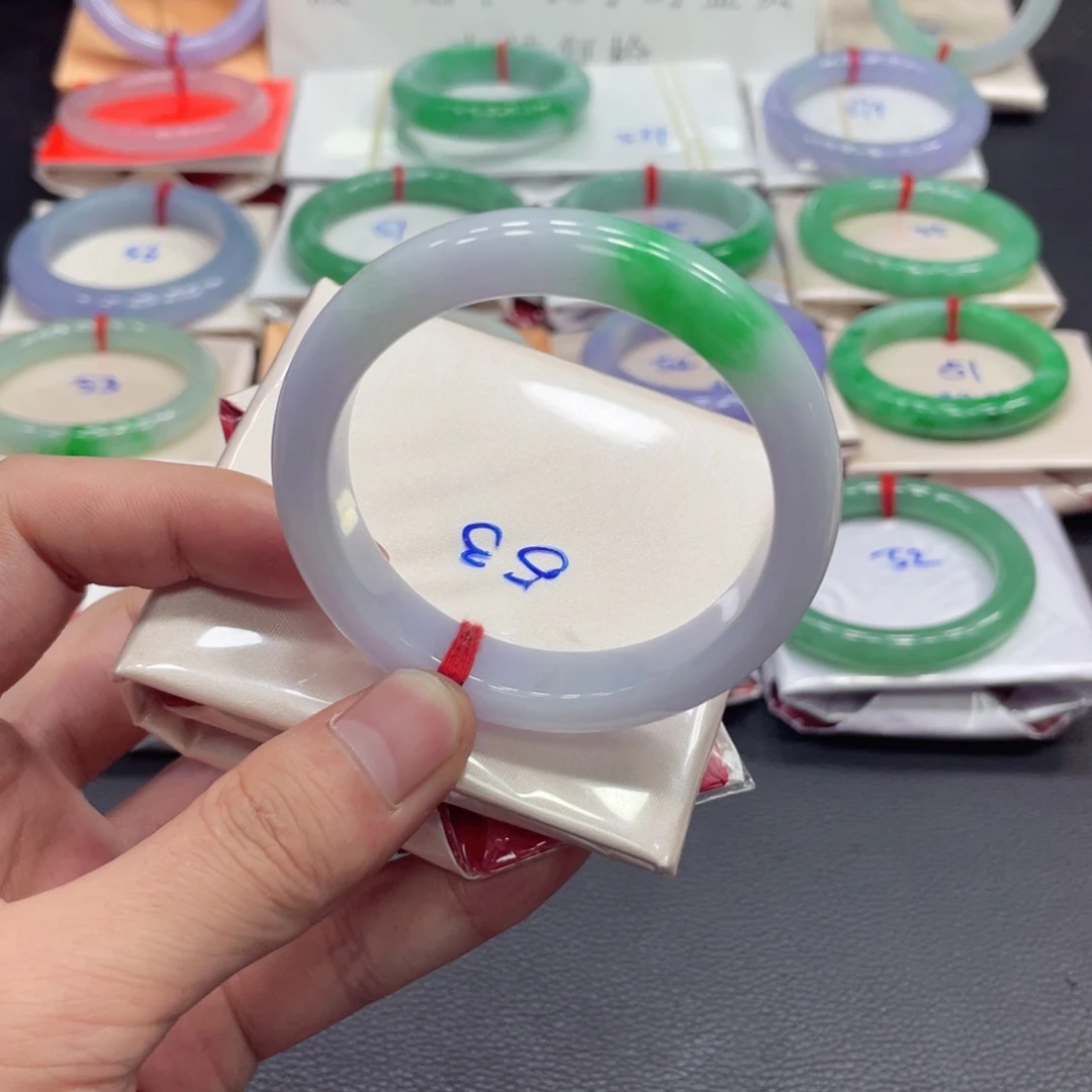 翡翠手镯未镶嵌翡翠手镯