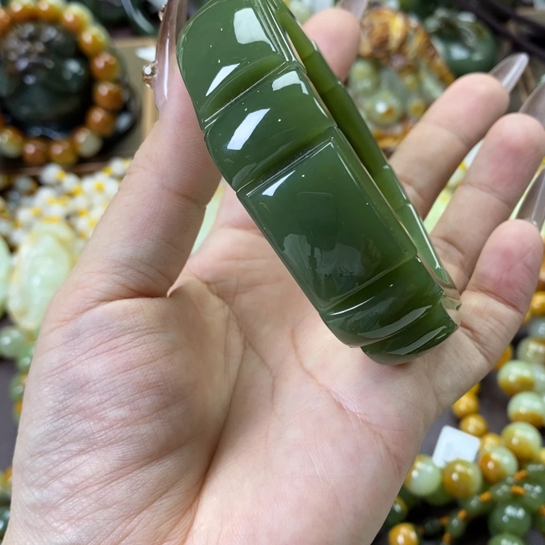 未镶嵌手串透闪石质玉大**设手牌
