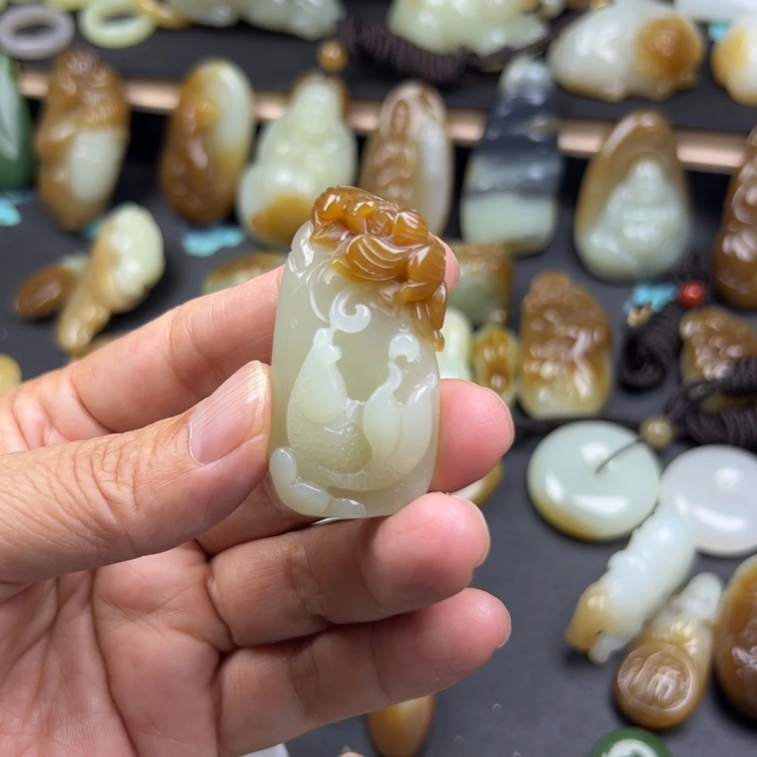 颈饰未镶嵌和田玉（糖玉）