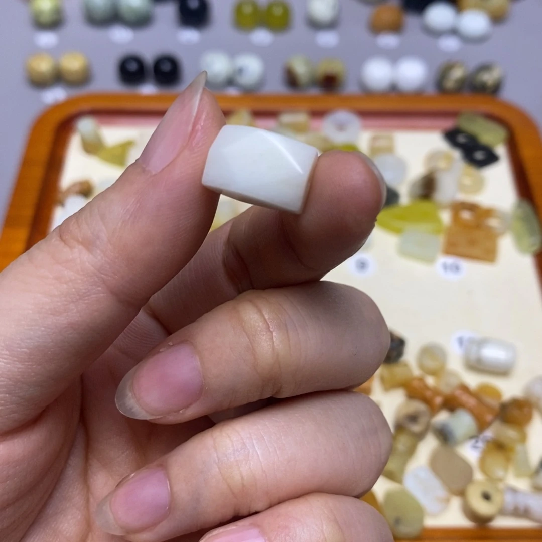 蛇纹石玉配饰合金?**?