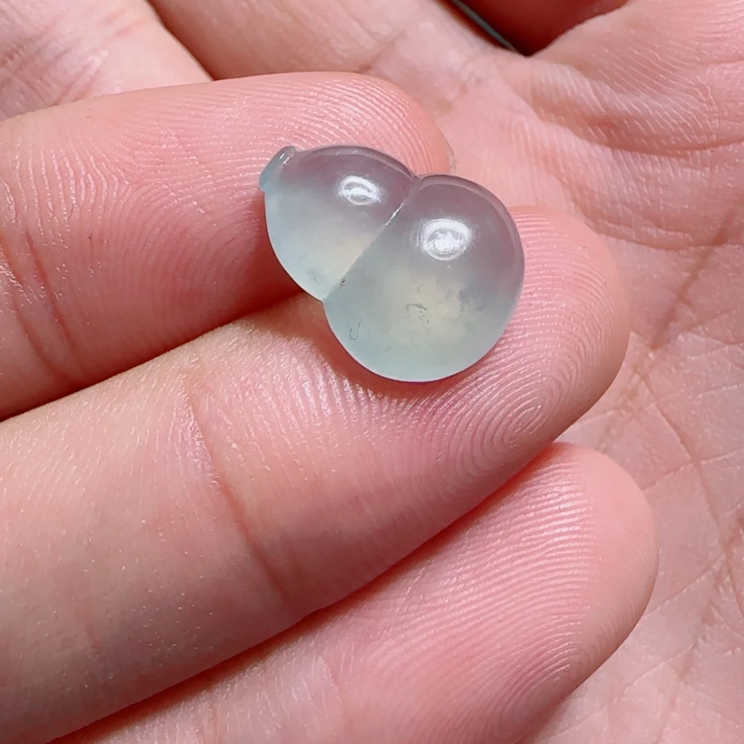 翡翠未镶嵌颈饰葫芦