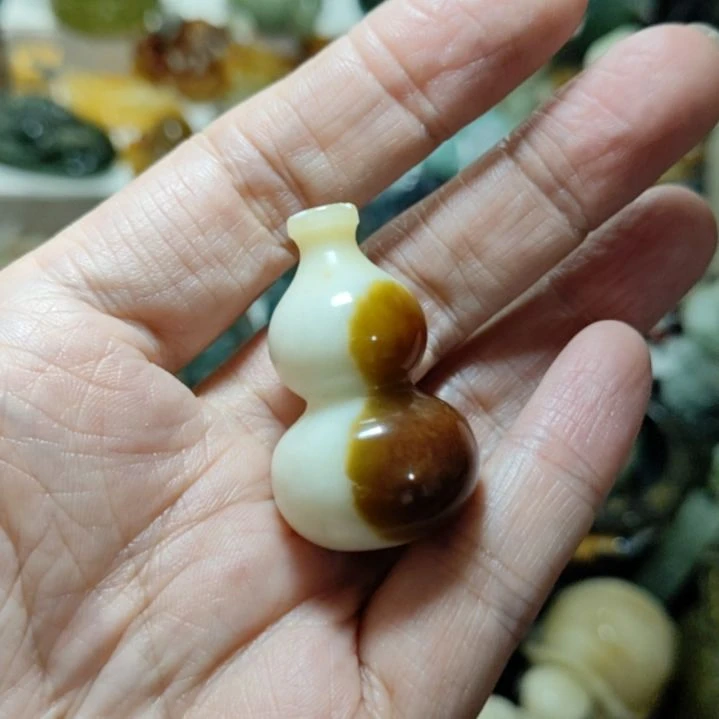 岫玉未镶嵌挂坠款式