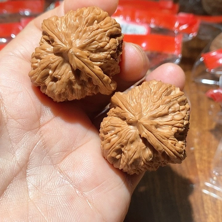 文玩核桃吊坠T*白狮子