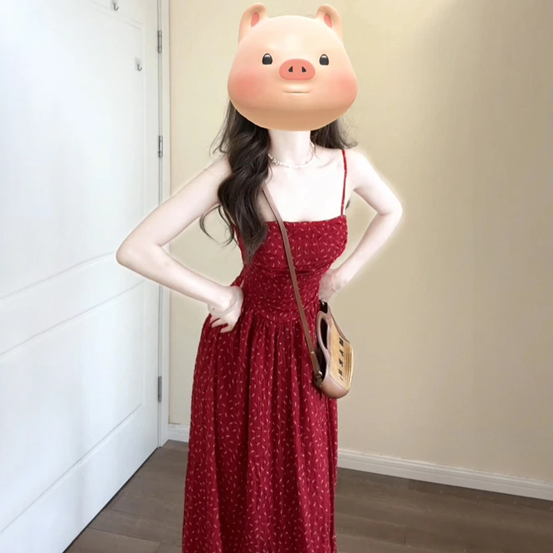 茶歇法式复古红色吊带连衣裙子女夏季2025新款收腰显瘦长裙1672