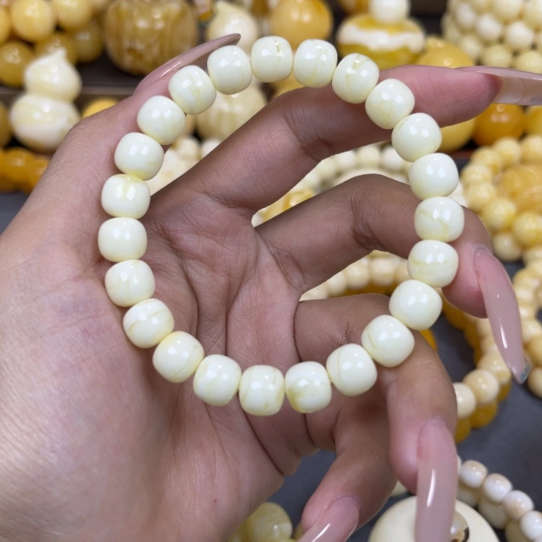 手串琥珀未镶嵌……