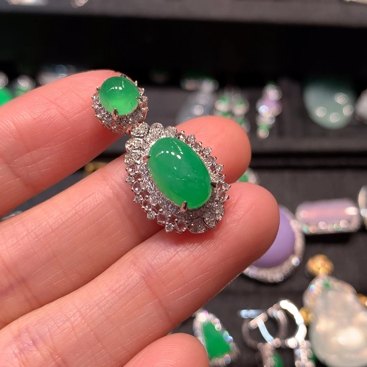 【闪购商品】颈饰18K金镶嵌翡翠翡翠