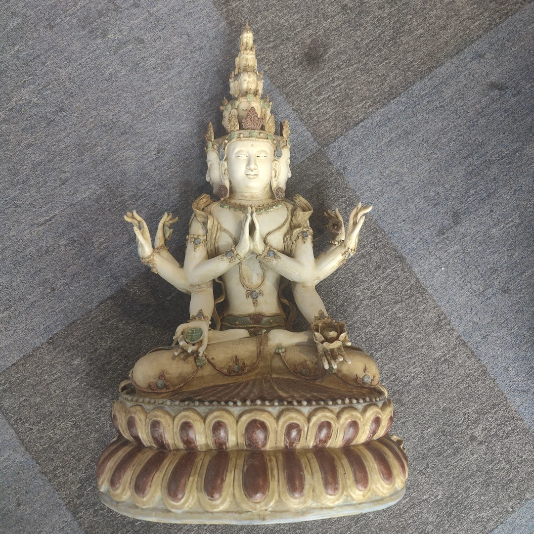 古陶瓷粉彩雕刻人物观赏摆件