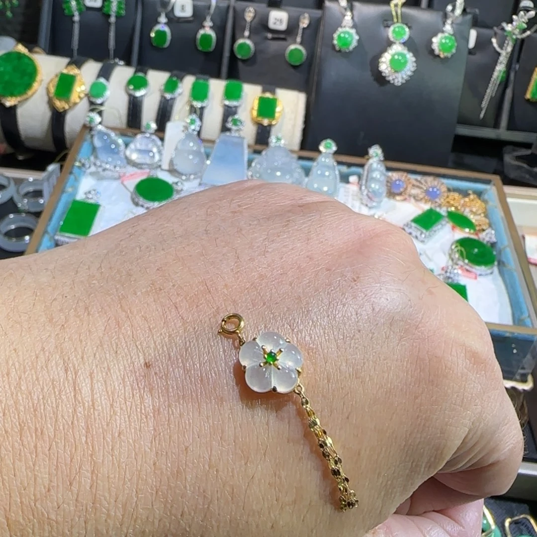 翡翠18K金镶嵌颈饰吊坠