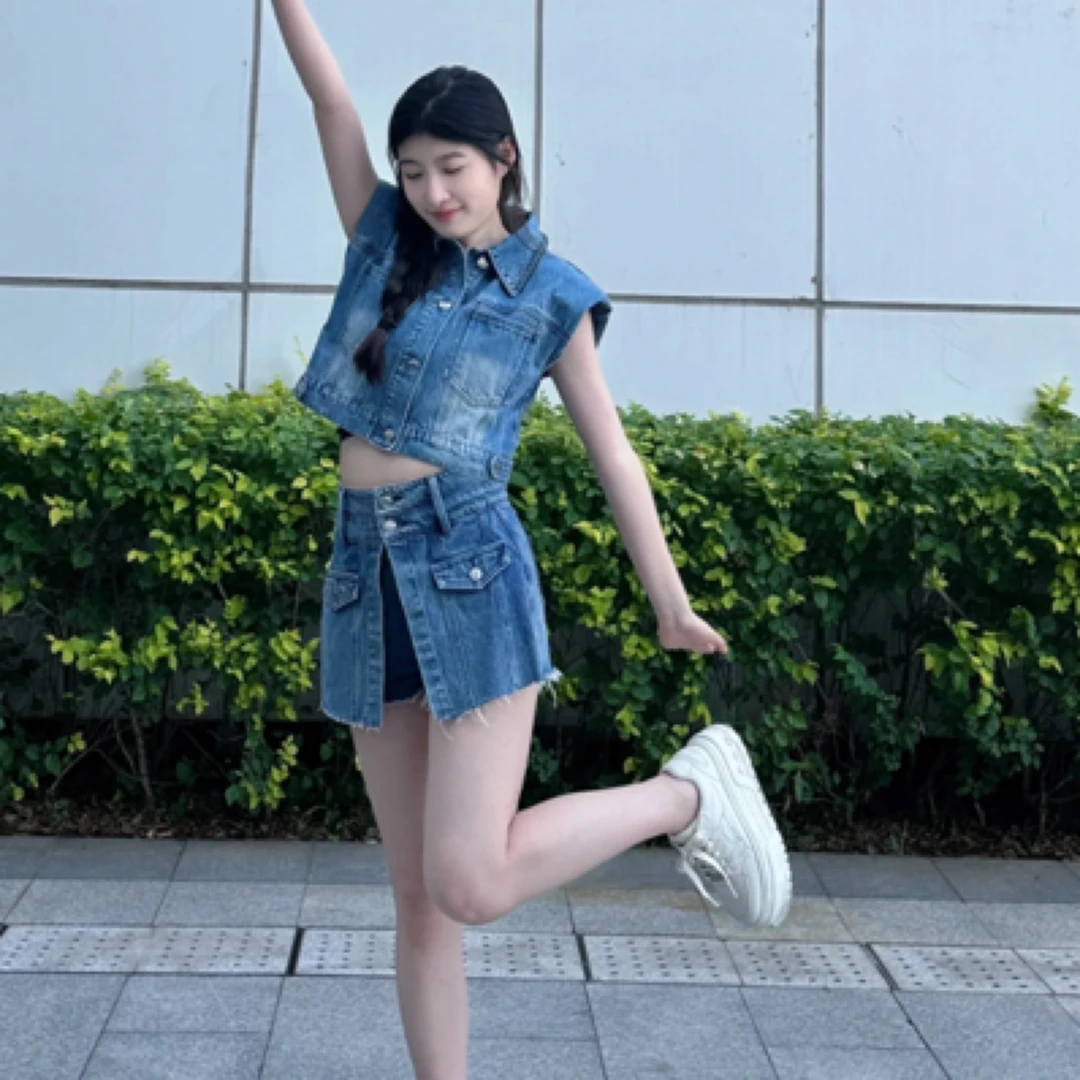 UHOT 蓝色垫肩水洗工艺个性时尚复古百搭辣妹牛仔马夹女UWFR1W224