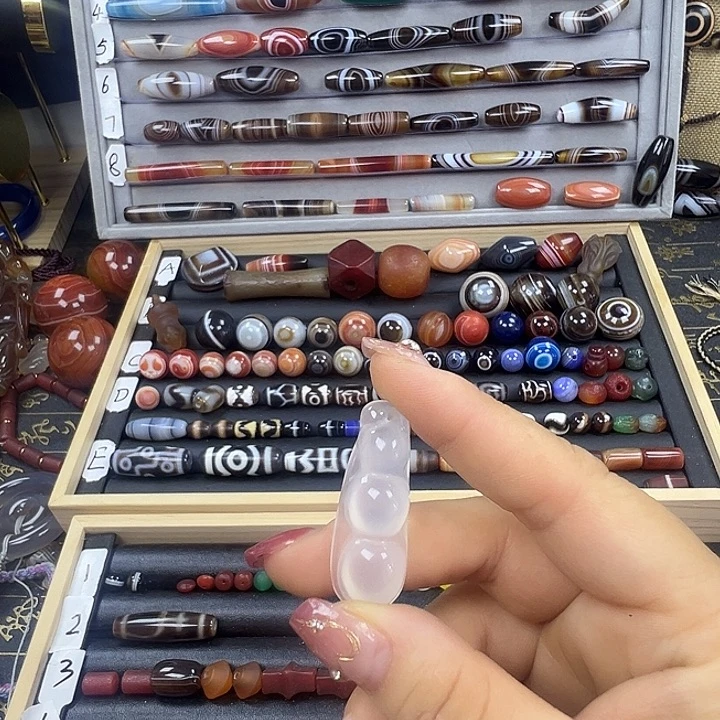 合金颈饰玛瑙/玉髓
