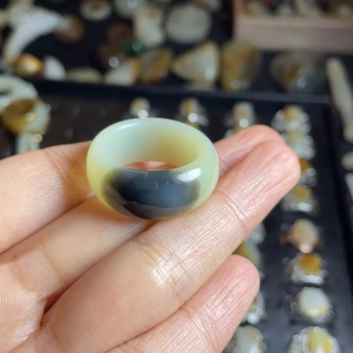 未镶嵌戒指和田玉s***看