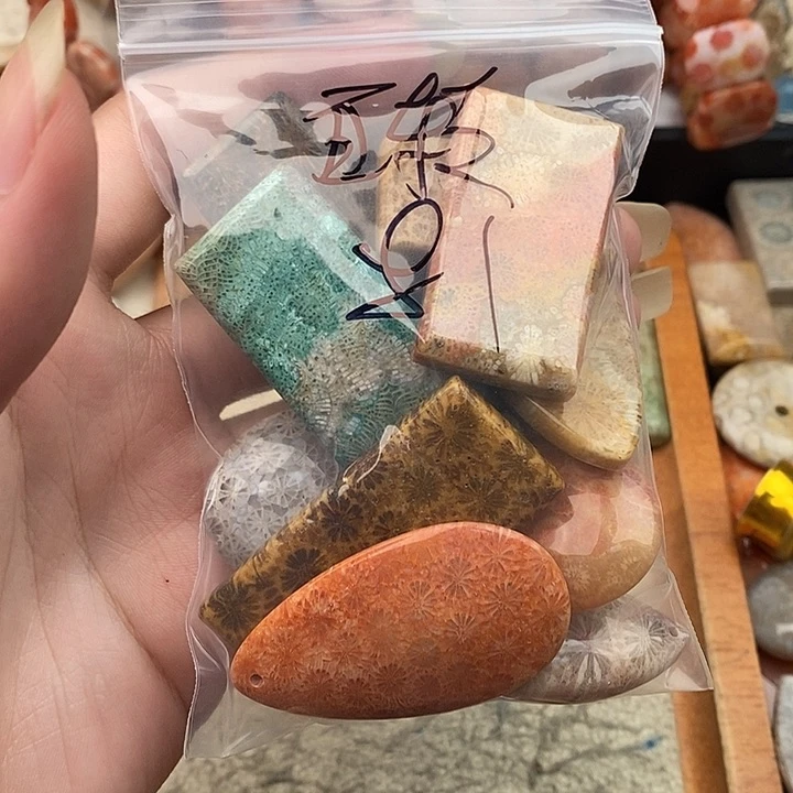 百****石英质玉未镶嵌颈饰