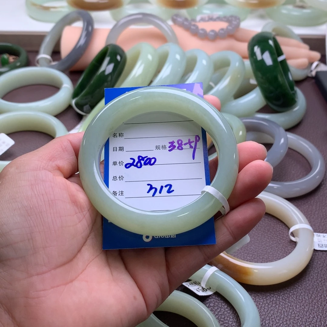 鱼***和田玉手镯未镶嵌