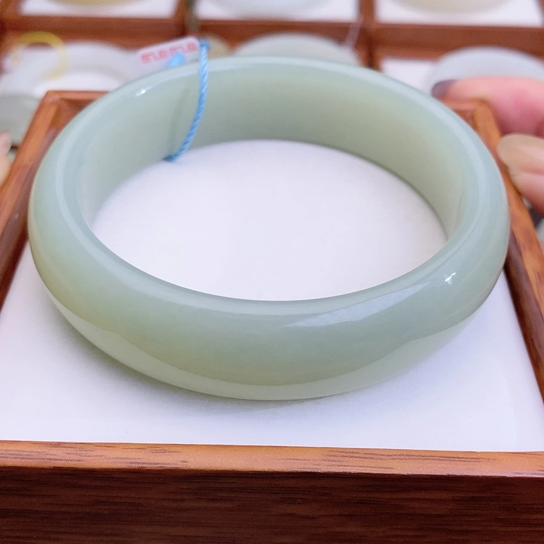 和田玉手镯未镶嵌64.5