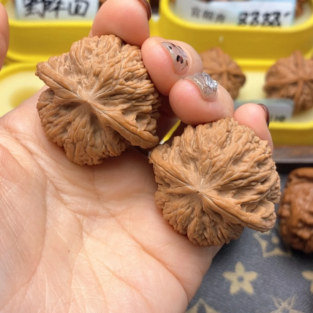 文玩核桃把件19号红宝石