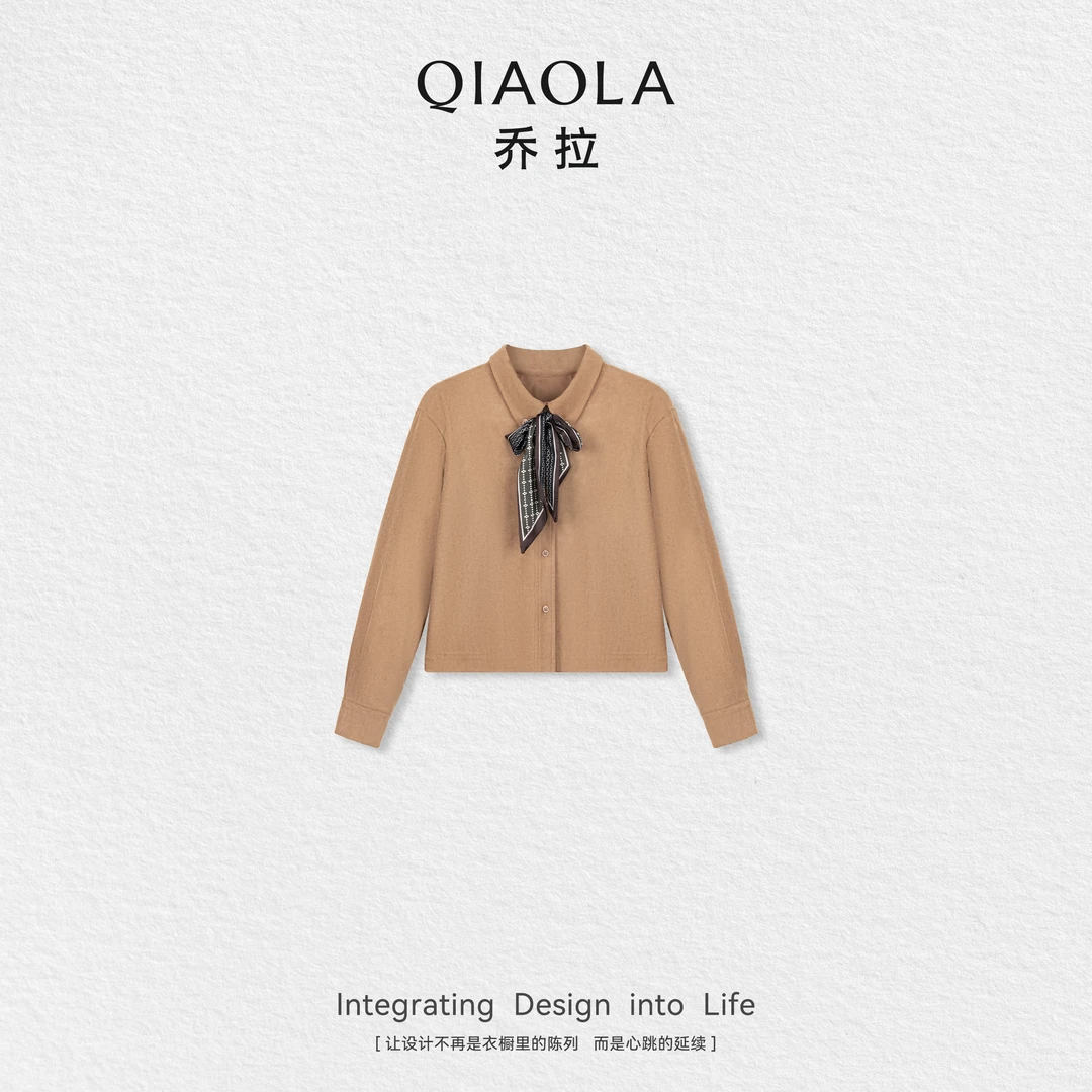 QIAOLA/乔拉【秋日淡巧】秋季梭织麂皮翻领丝巾落肩百搭上衣预售
