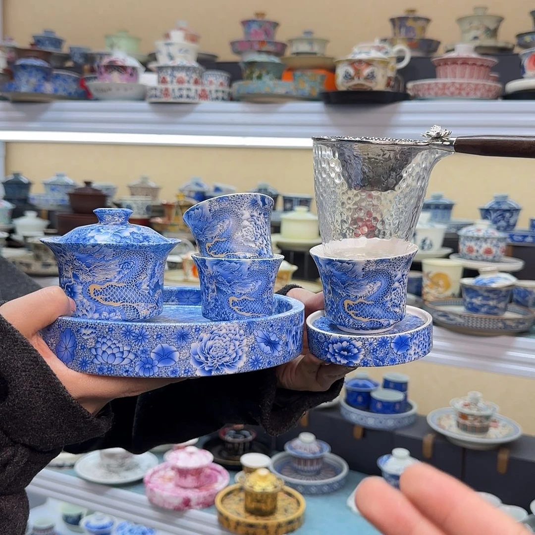 盖碗里放上适量水烧