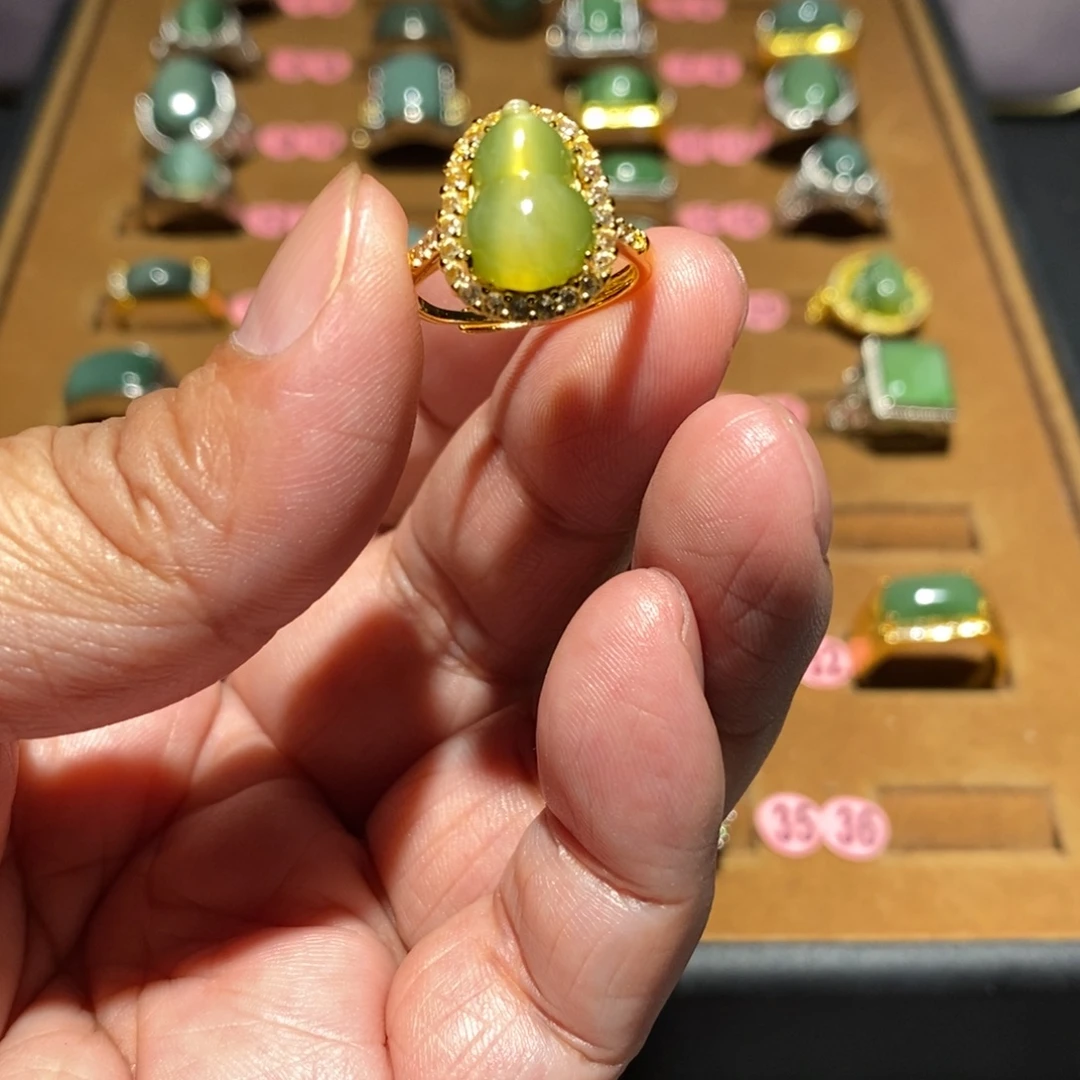 ***旋和田玉未镶嵌戒指