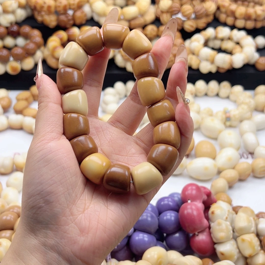 吊坠白玉菩提18卡斜切肠多宝生长纹