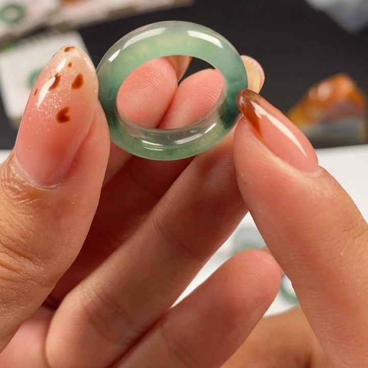 麦***鸡翡翠未镶嵌戒指010有纹