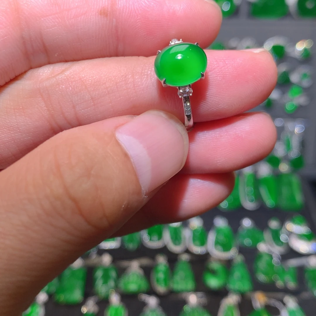 翡翠戒指18K金镶嵌天然翡翠